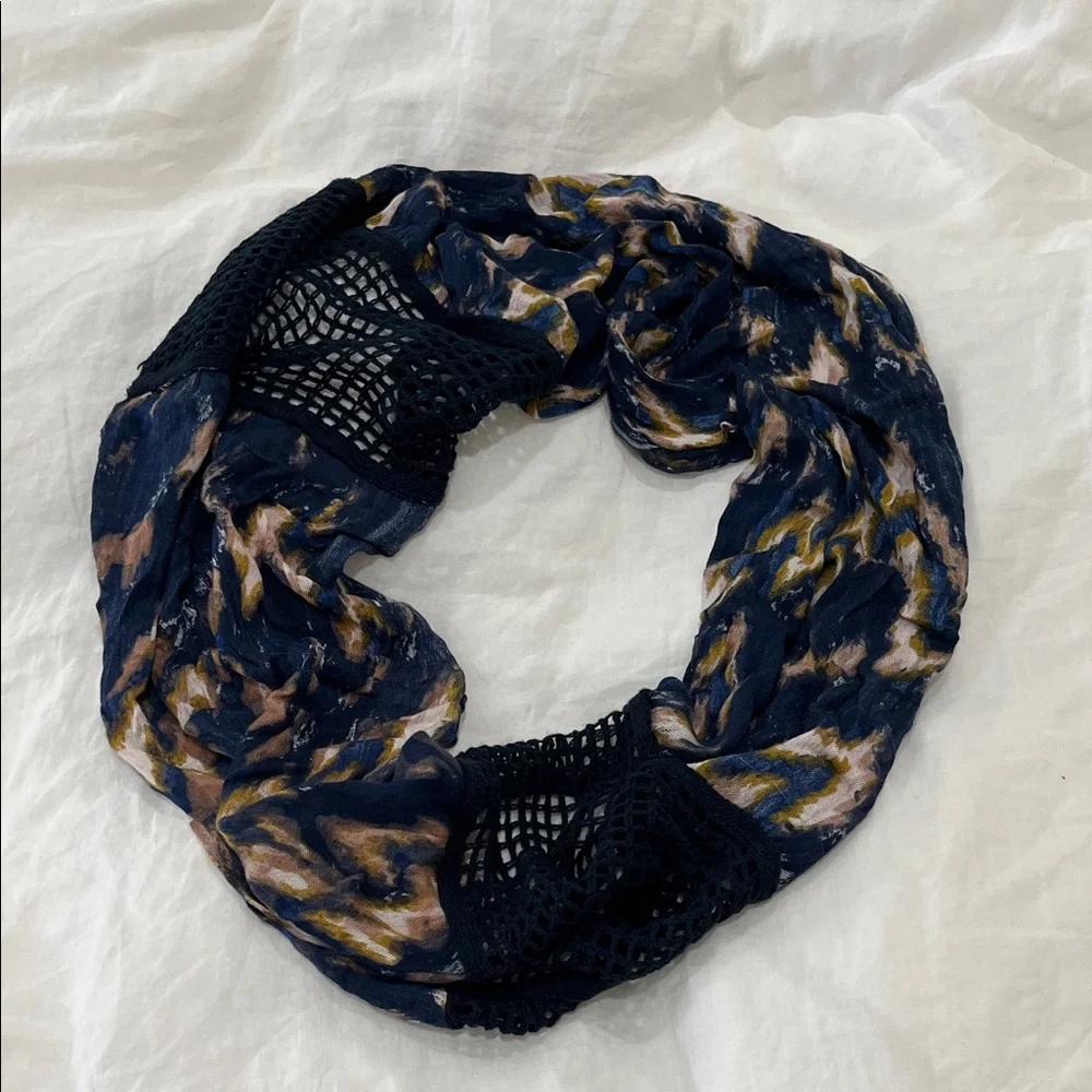 Infinity Scarf - Picture 1 of 3